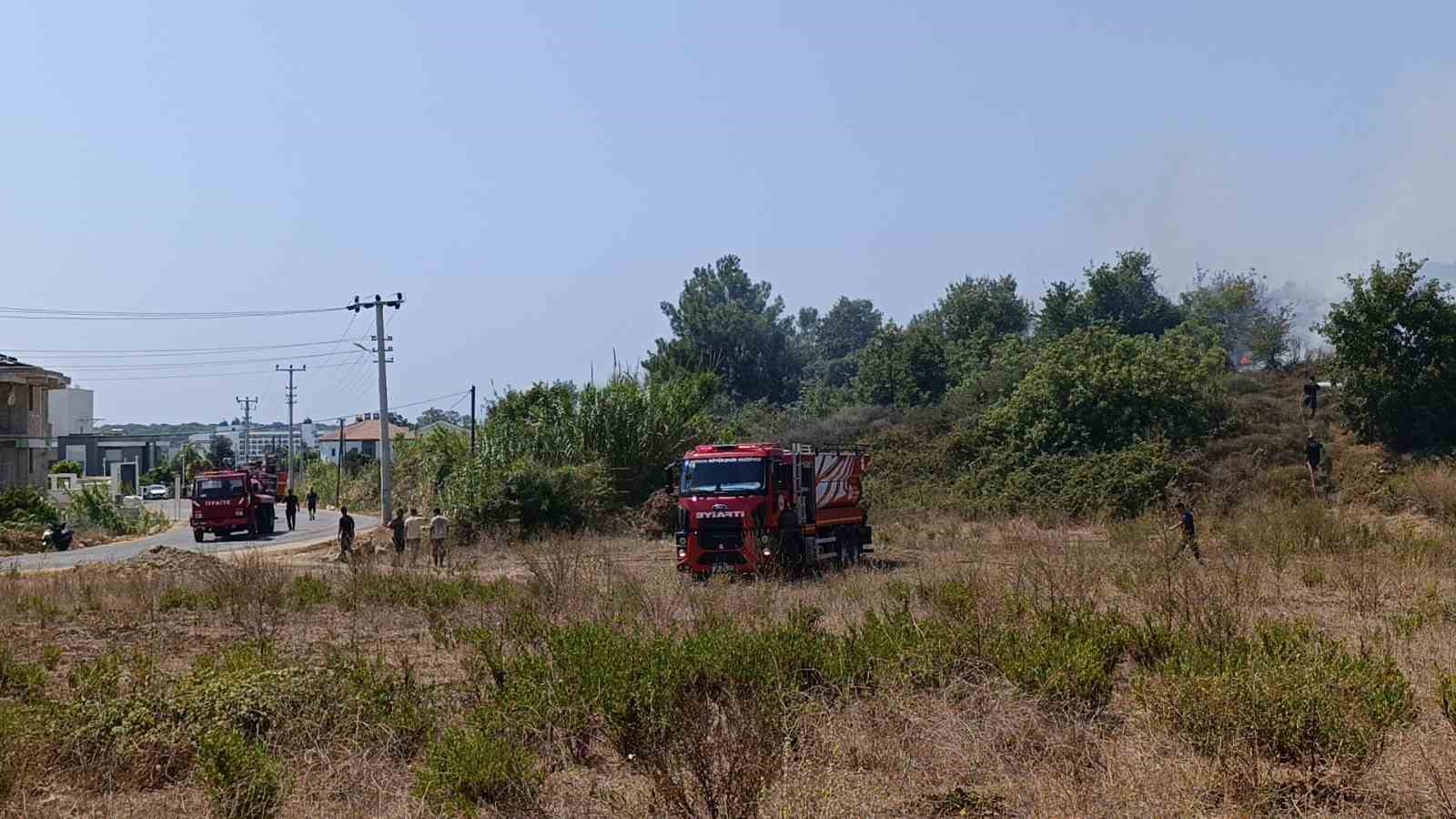 Site inşaatında çalışan vincin kopardığı enerji hattı yangın çıkardı