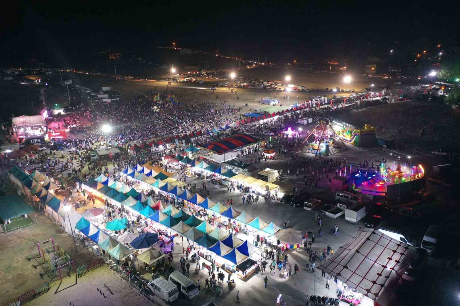 UŞAK BELEDİYESİ’NİN DÜZENLEMİŞ OLDUĞU TARHANA FESTİVALİ RENKLİ GÖSTERİLERLE SONA ERDİ.