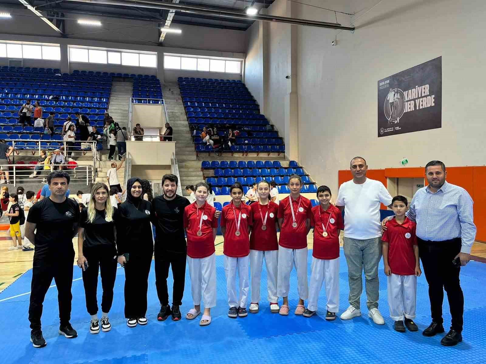 Tekvandoda İzmir’in şampiyonu Bayraklı Belediyesi