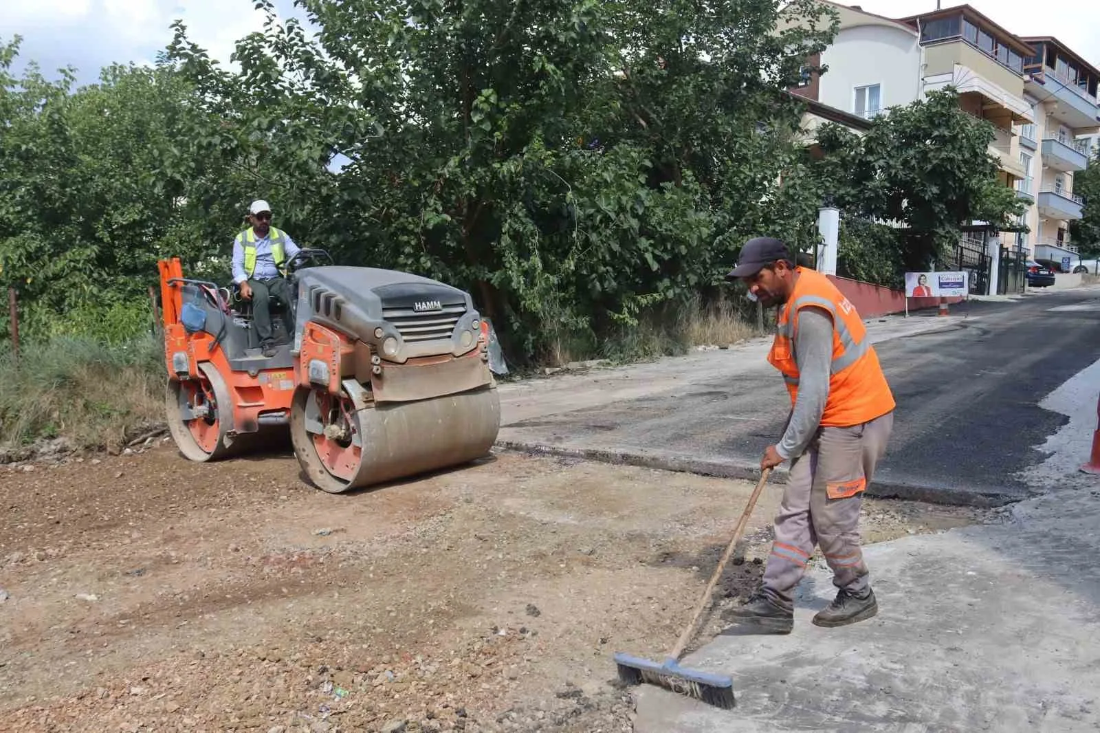 Tepeköy Mahallesi asfaltla buluşuyor