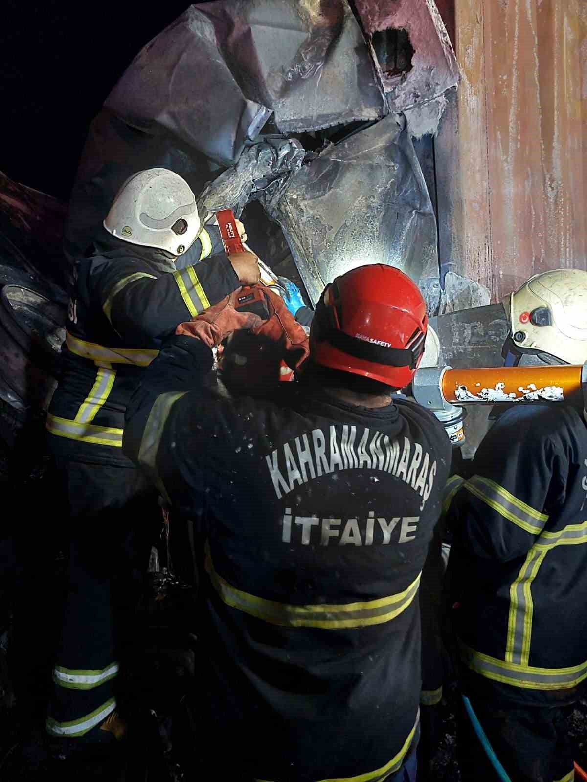 Tır sürücüsü yanarak hayatını kaybetti