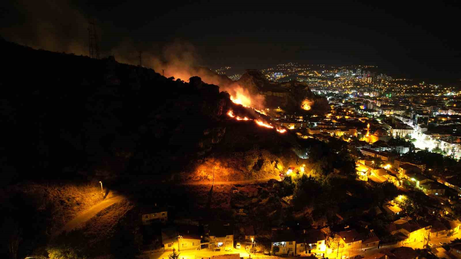 Tokat’ta havai fişek yangına neden oldu