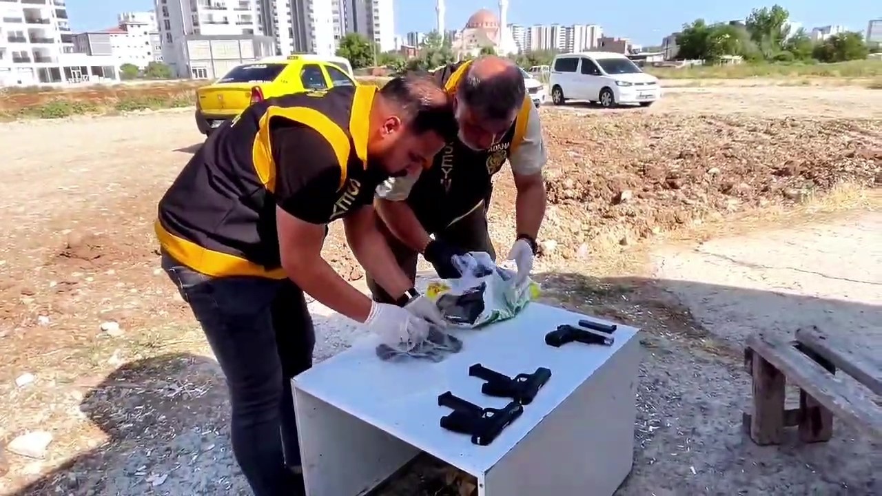 Toz deterjan paketinde 13 silah yakalattı, “Silahlara merakım var, biriktiriyorum” dedi