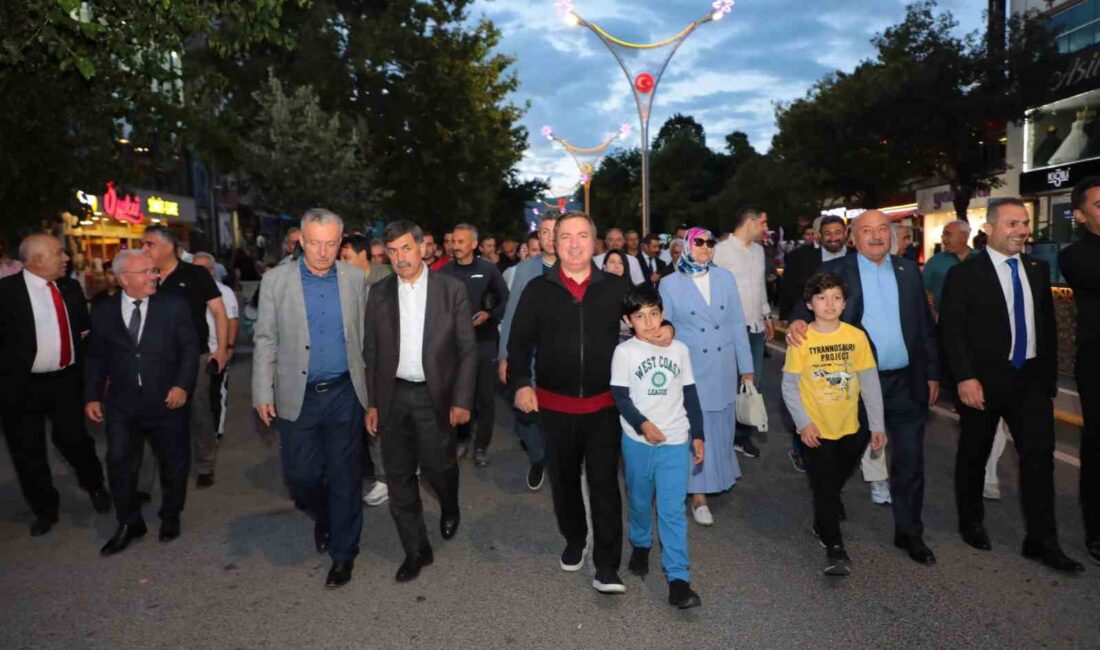 ERZİNCAN'DA ORDU CADDESİ'NİN TRAFİĞE