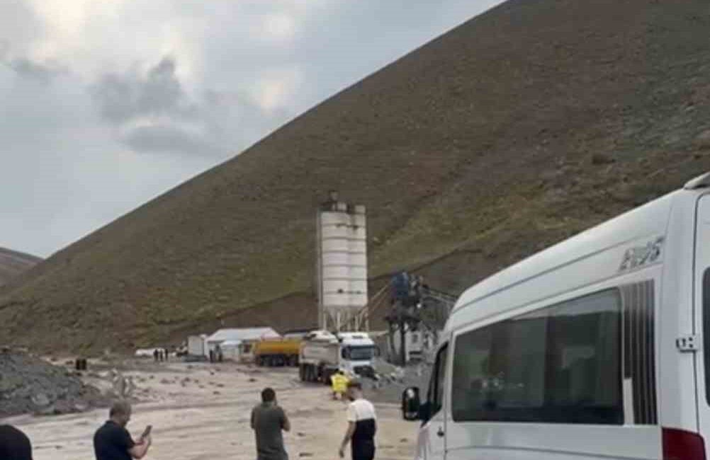 VAN-HAKKARİ KARAYOLU ÜZERİNDEKİ GÜZELDERE