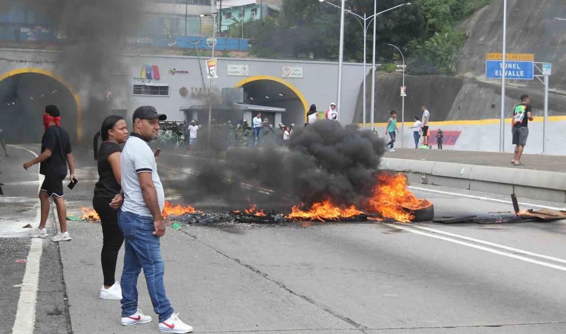 VENEZUELA'DA MUHALEFET DESTEKÇİLERİ PAZAR