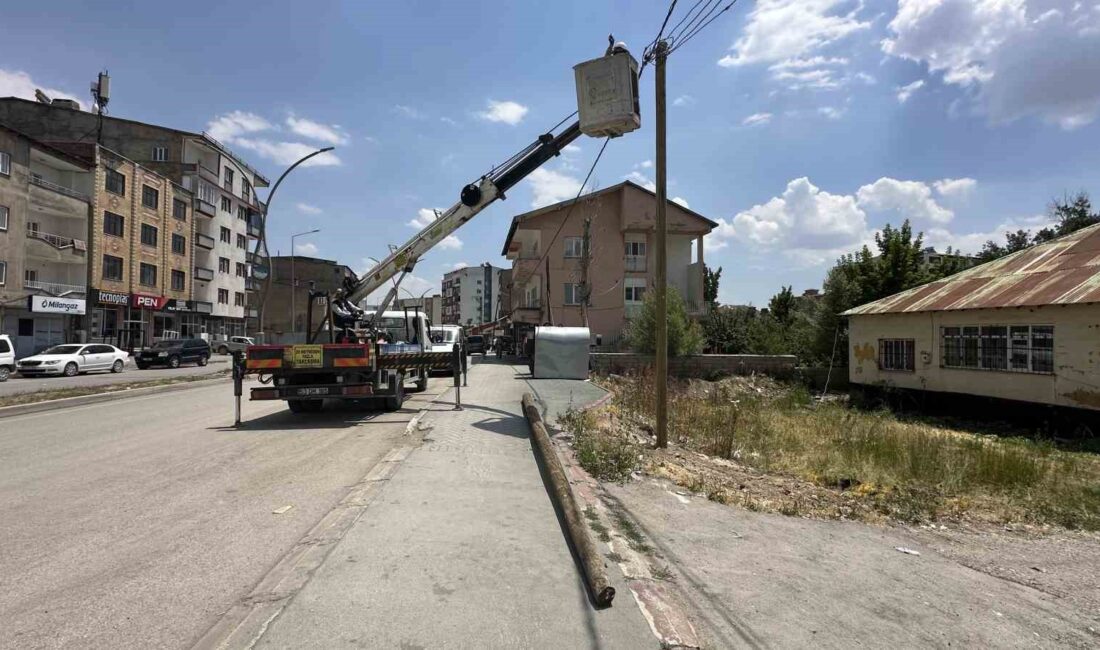 YÜKSEKOVA İLÇESİNDE YOĞUN YAĞIŞ