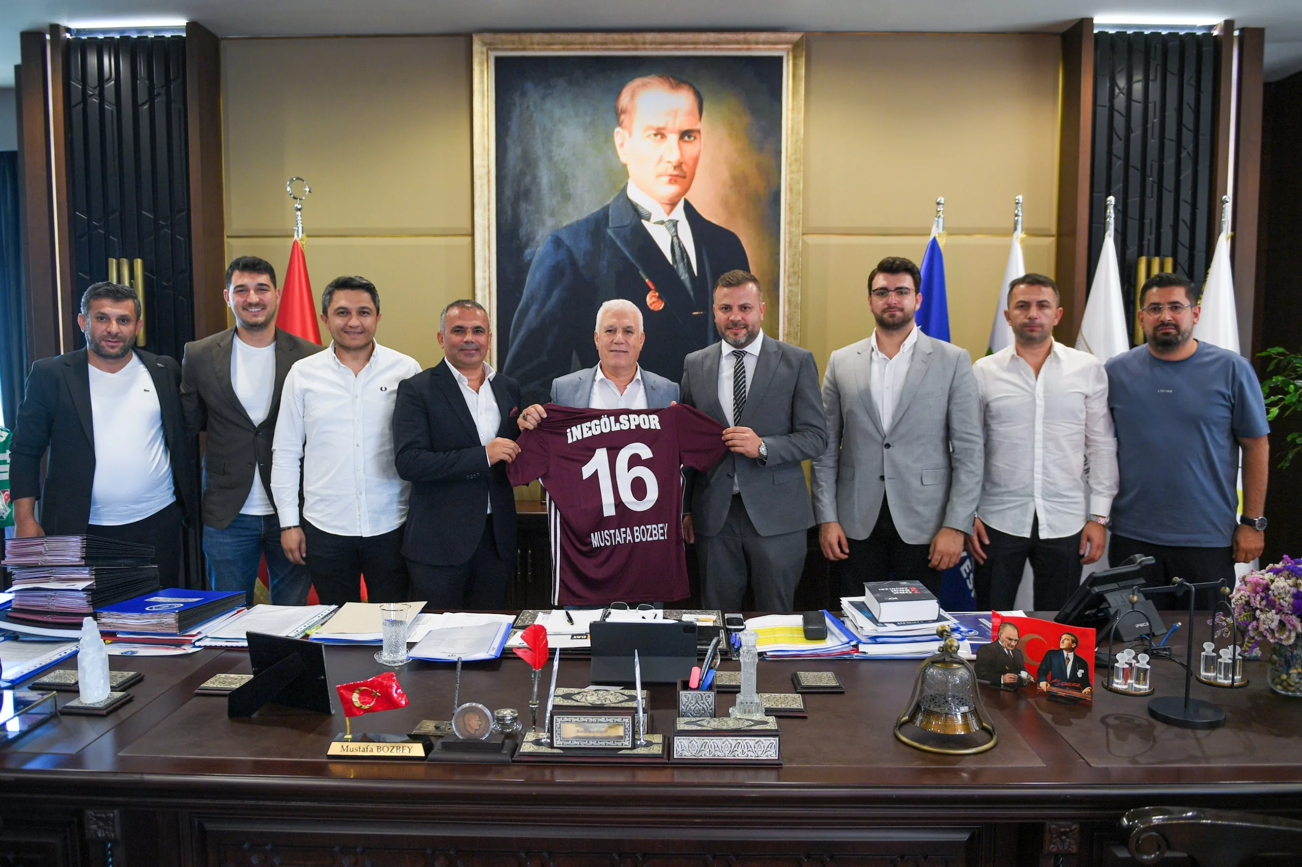 İnegölspor Yönetimi Başkan Bozbey’i Ziyaret Etti