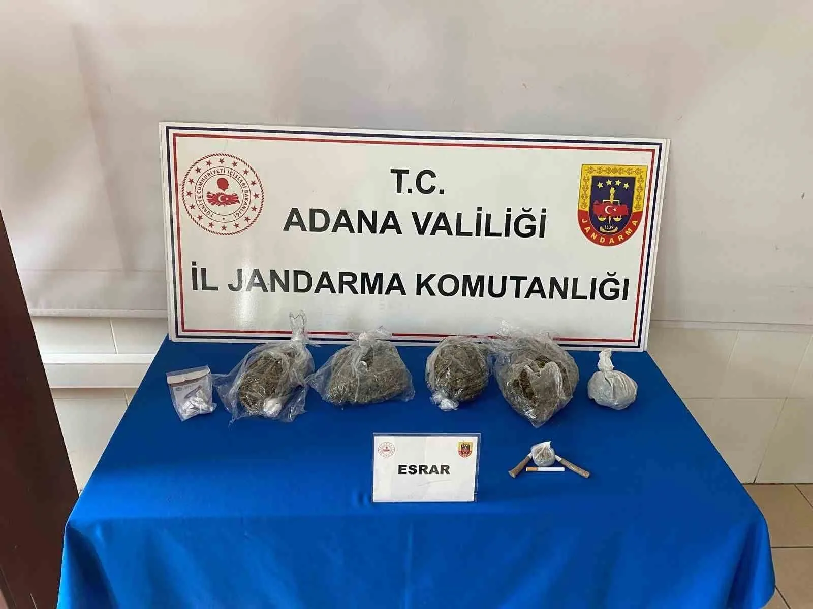 Adana’da 2 kilo 700 gram esrar ele geçirildi