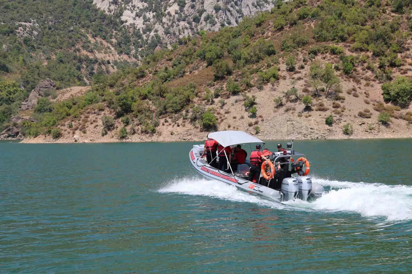 Adana’da düşen helikopter enkazını çıkarma çalışmaları sürüyor