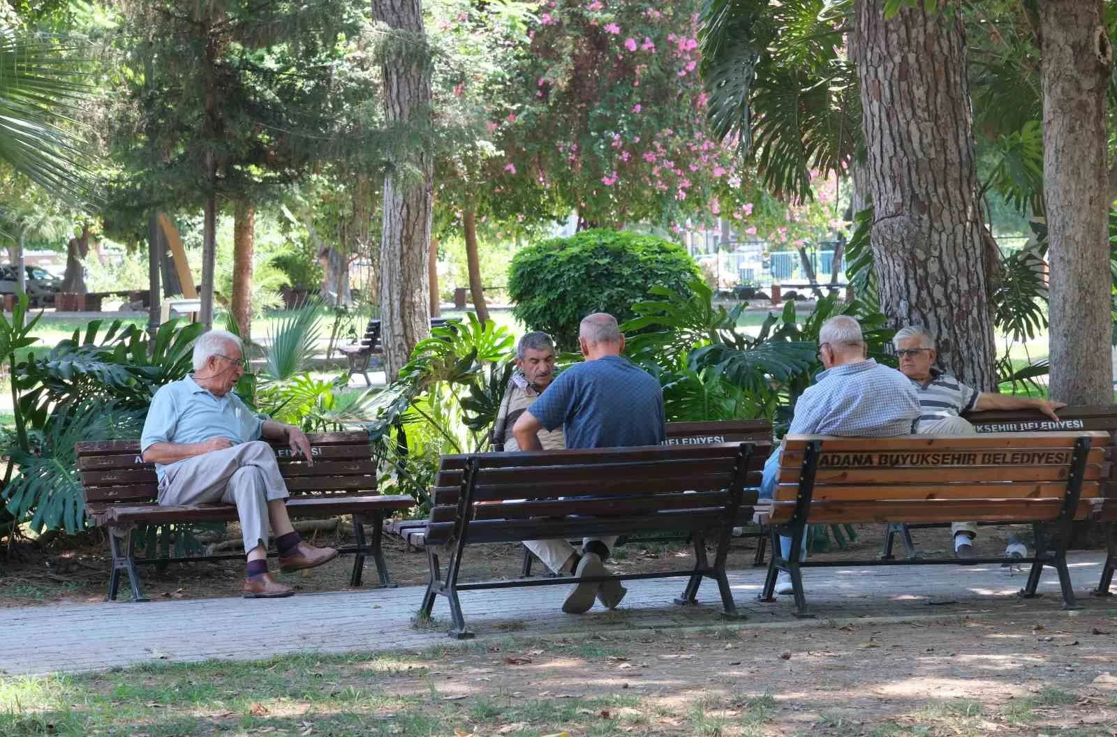 Adana’da termometreler 41 dereceyi gösterirken hissedilen sıcaklık 50 dereceyi buldu