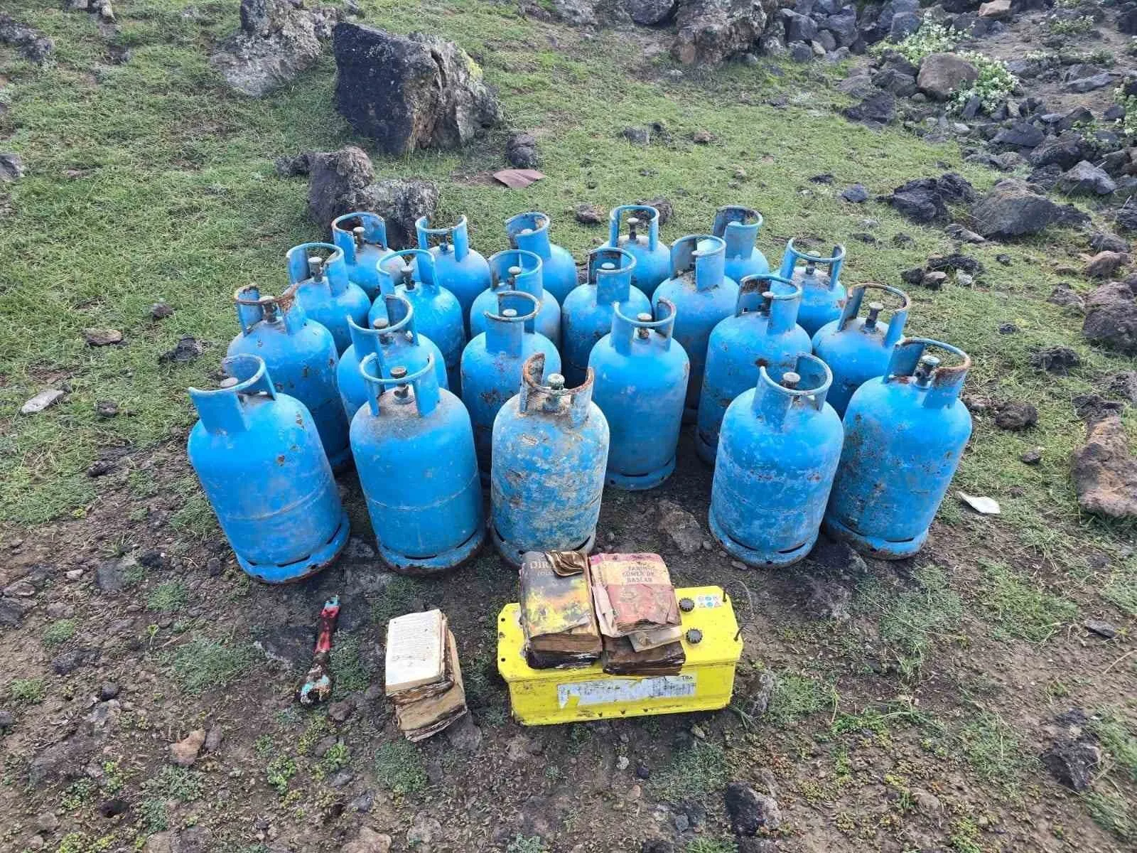 Ağrı’da PKK’ya ait malzemeler ele geçirildi