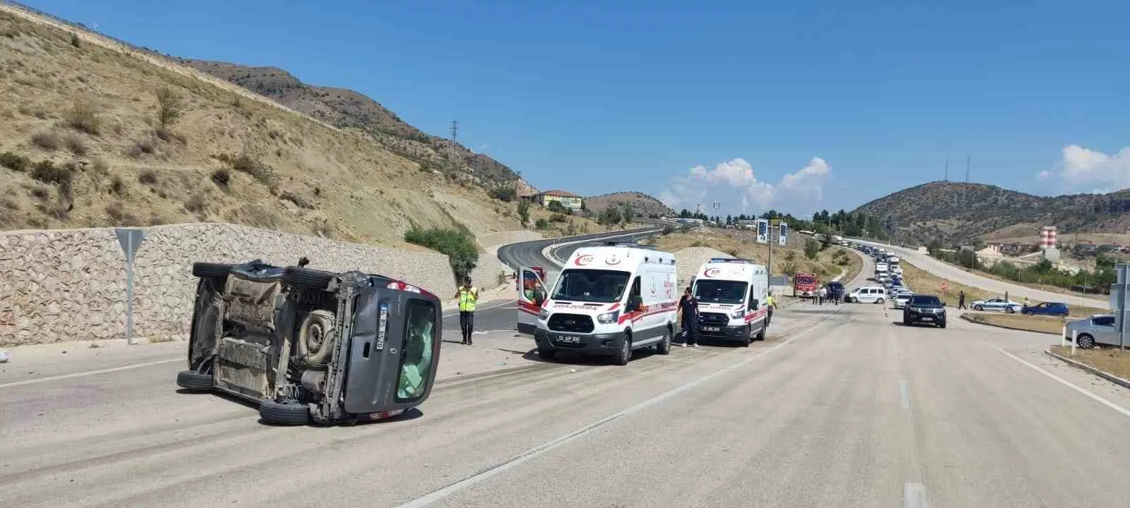 Amasya’da 2 kamyonet çarpıştı: 4 yaralı