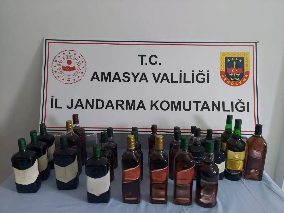 Amasya’da 26 şişe gümrük kaçağı alkol ele geçirildi