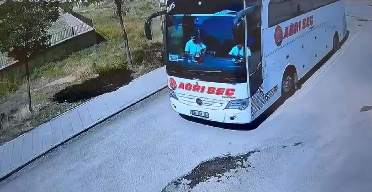 Ankara’da kaza yapan otobüsün Ağrı’dan çıktığı anlar güvenlik kameralarına yansıdı