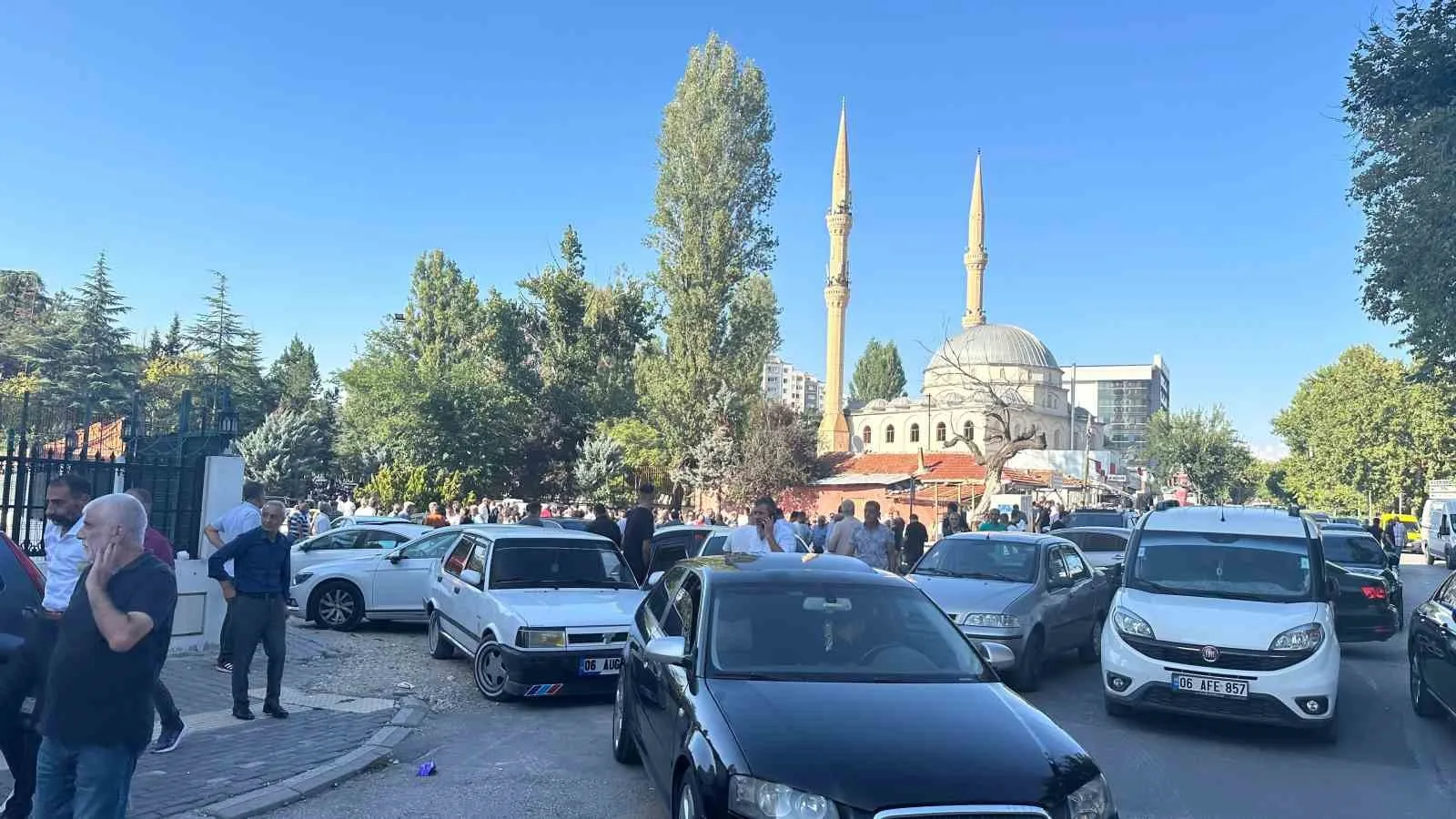 ANKARA’DA, YENİMAHALLE TOPTANCI HALİ’NDE AKRABALAR ARASINDA ÇIKAN SİLAHLI KAVGADA HAYATINI