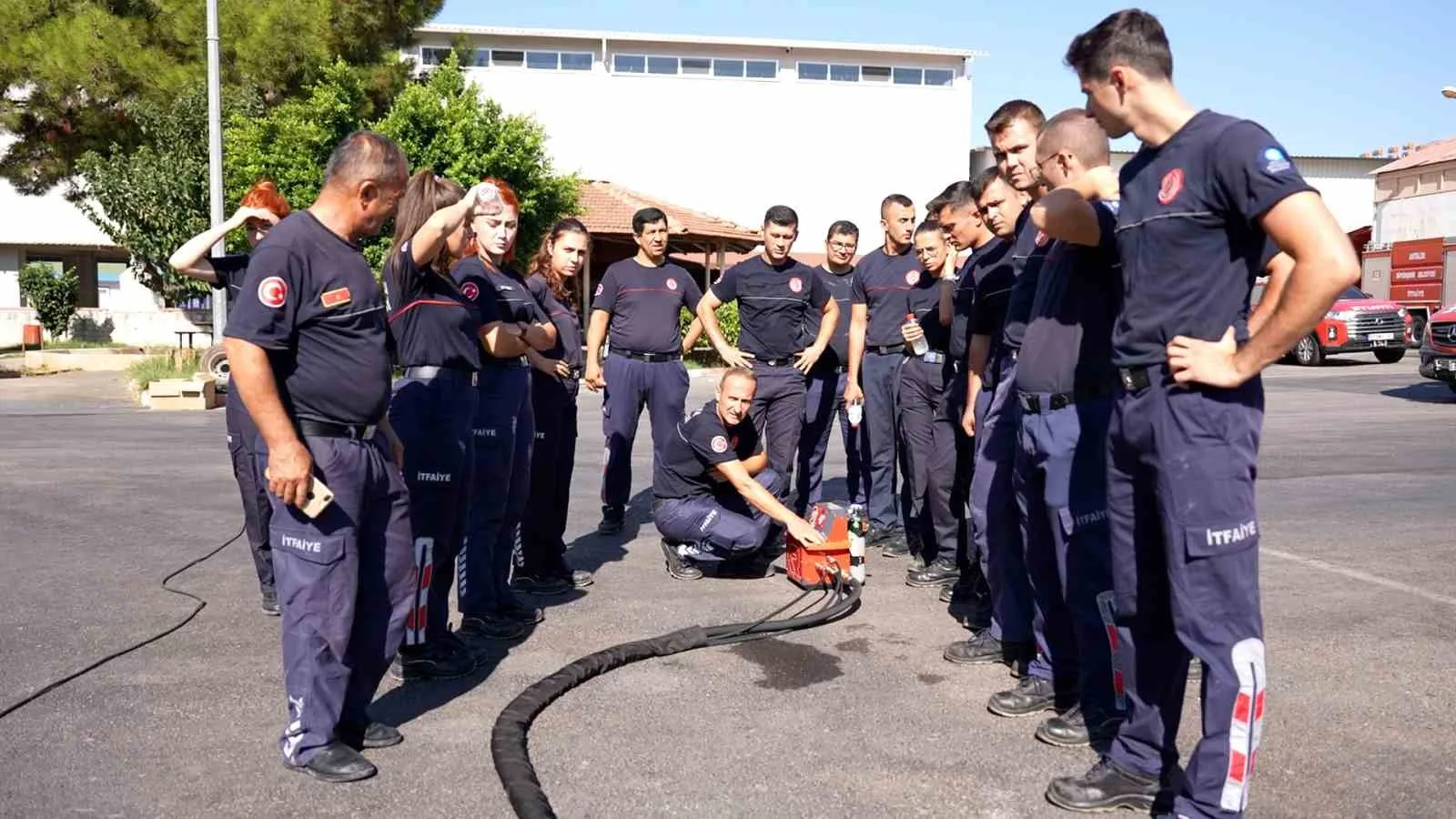 Antalya itfaiyesinden elektrikli araç söndürme kiti