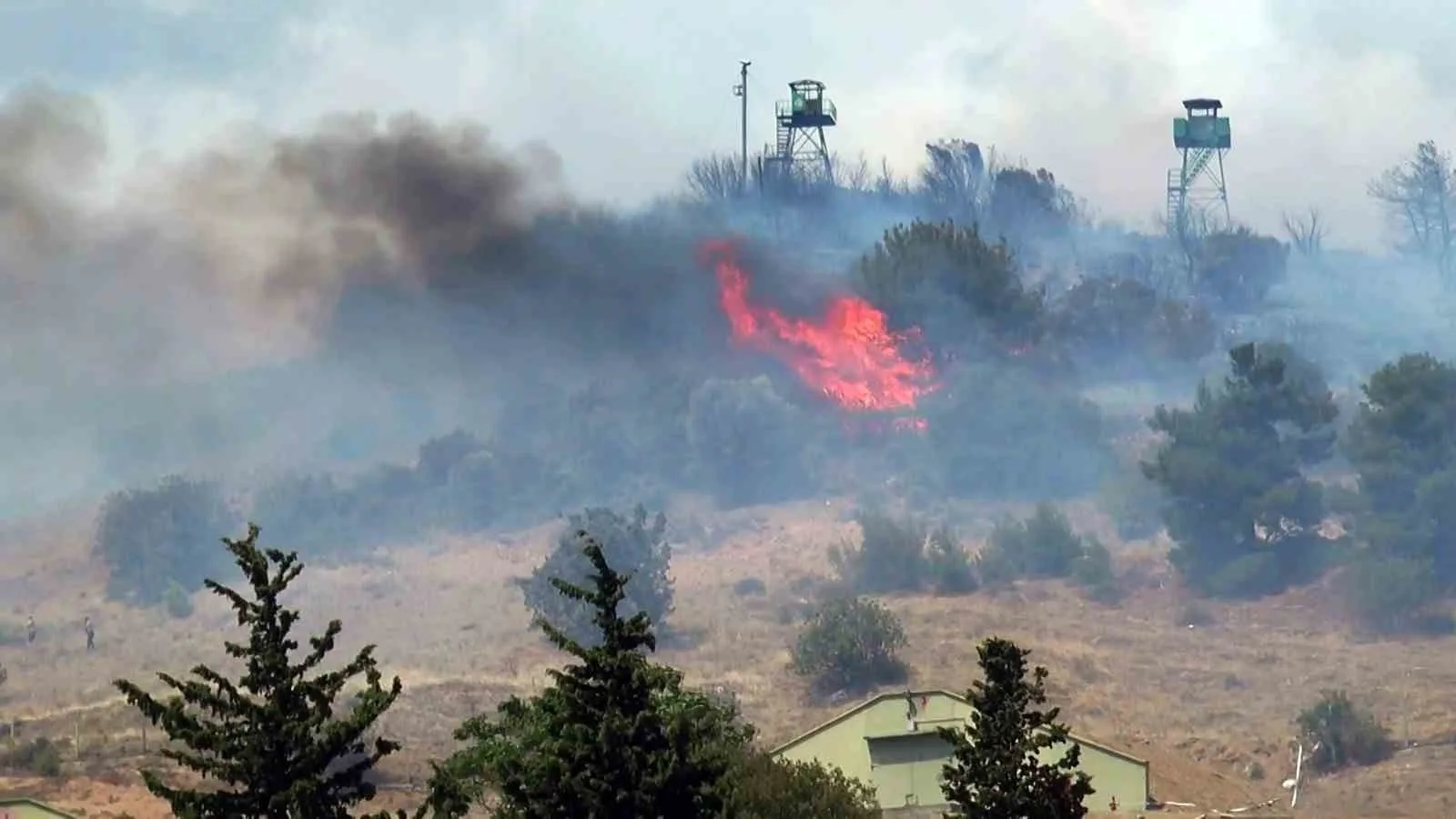 Askeri kışla içerisinde çıkan yangına 71 personel müdahale etti