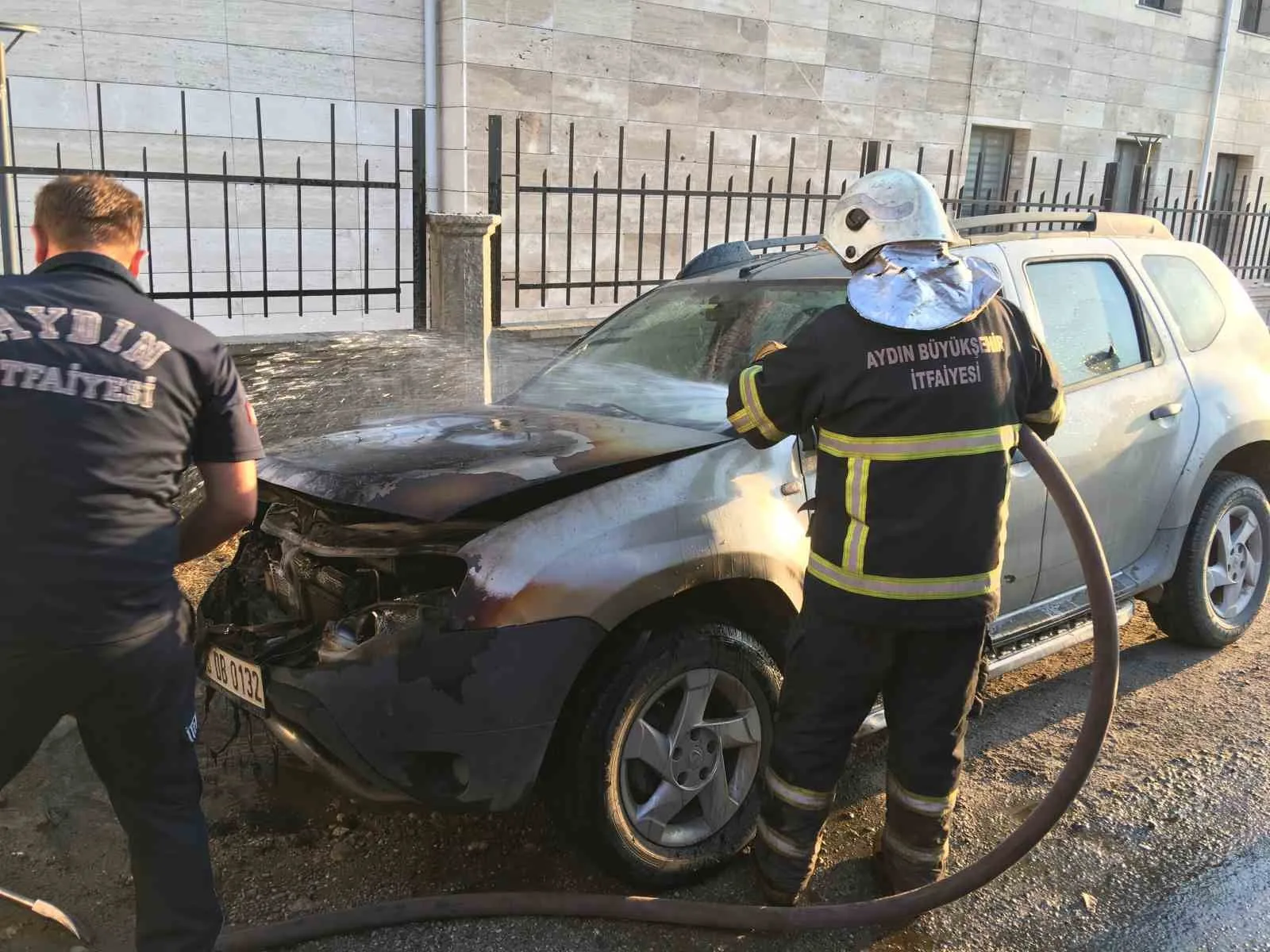 Aydın’da seyir halindeki otomobil alev aldı