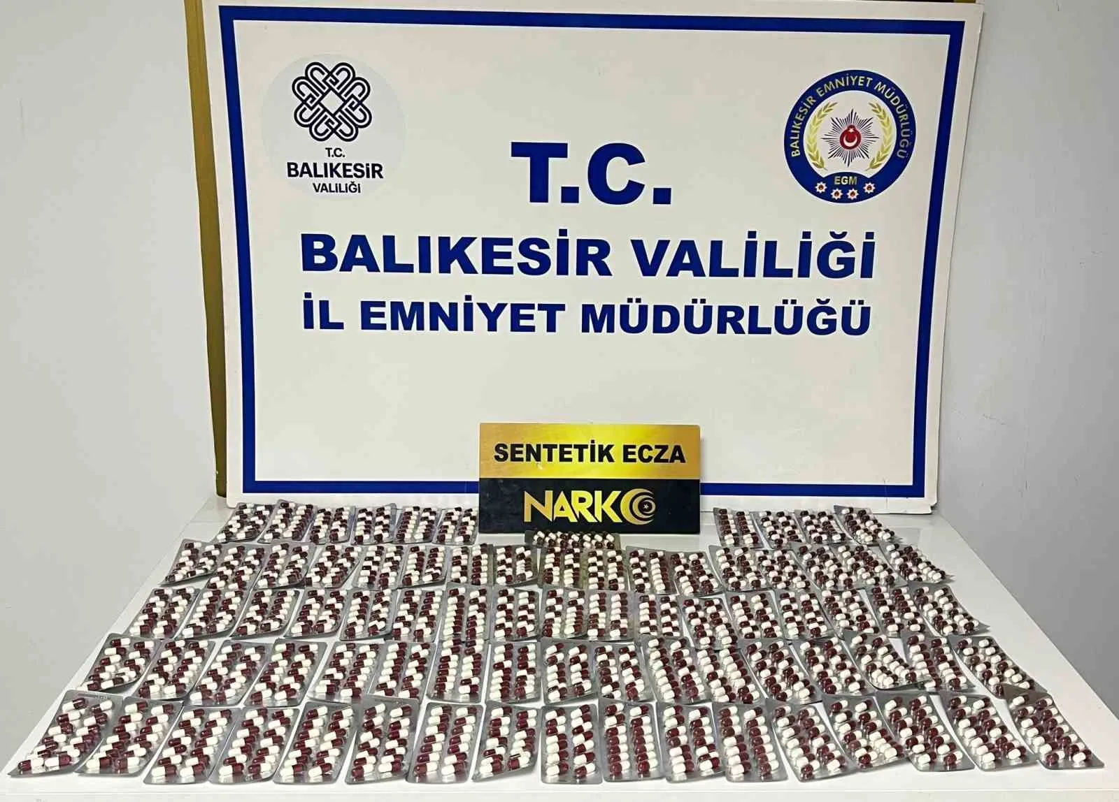 Ayvalık’ta narkotik polisi uyuşturucu hap satıcısını kıskıvrak yakaladı