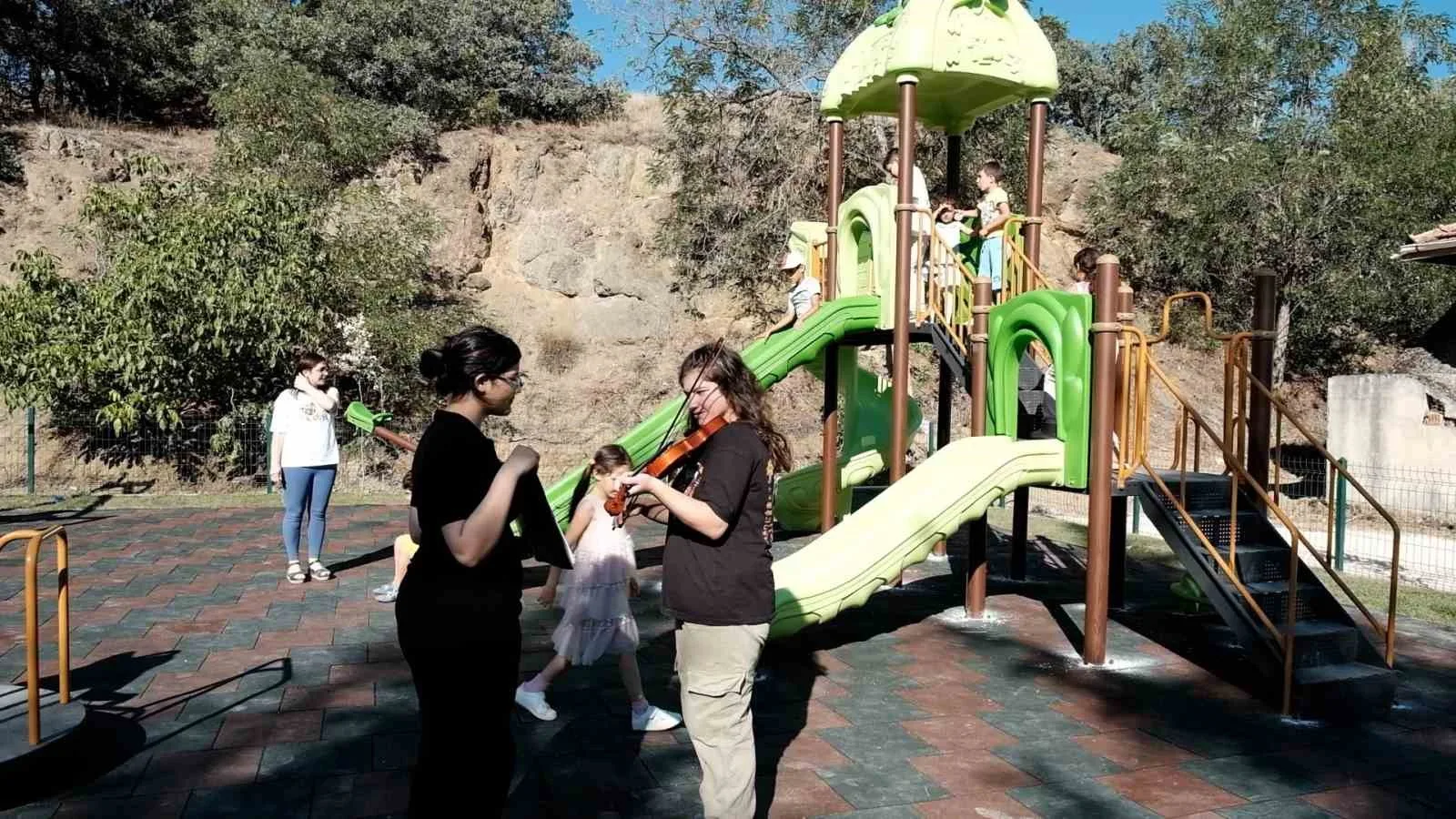 AMASYA’NIN YEŞİLÖZ KÖYÜNDE PARK İÇİN YÜRÜYÜŞ DÜZENLEYEN ÇOCUKLAR, ÇEVRE, ŞEHİRCİLİK