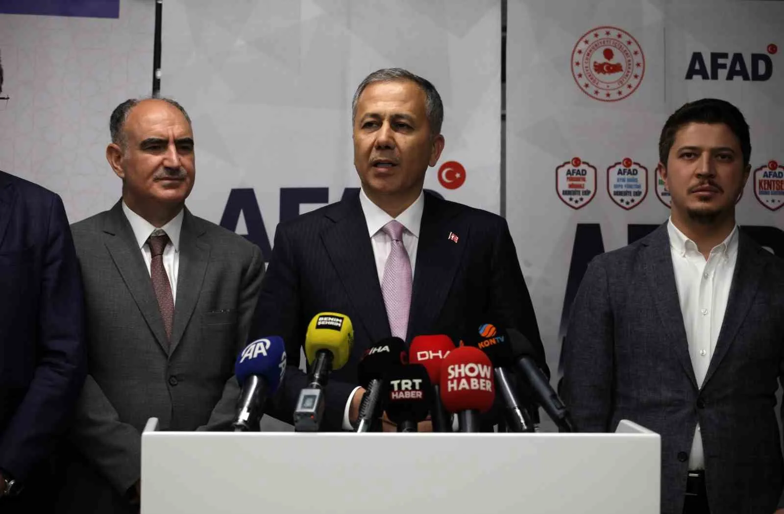 Bakan Yerlikaya: “Bu yıl sonuna doğru 100 bin hak sahibi kurayla anahtarlarını almış olacak”