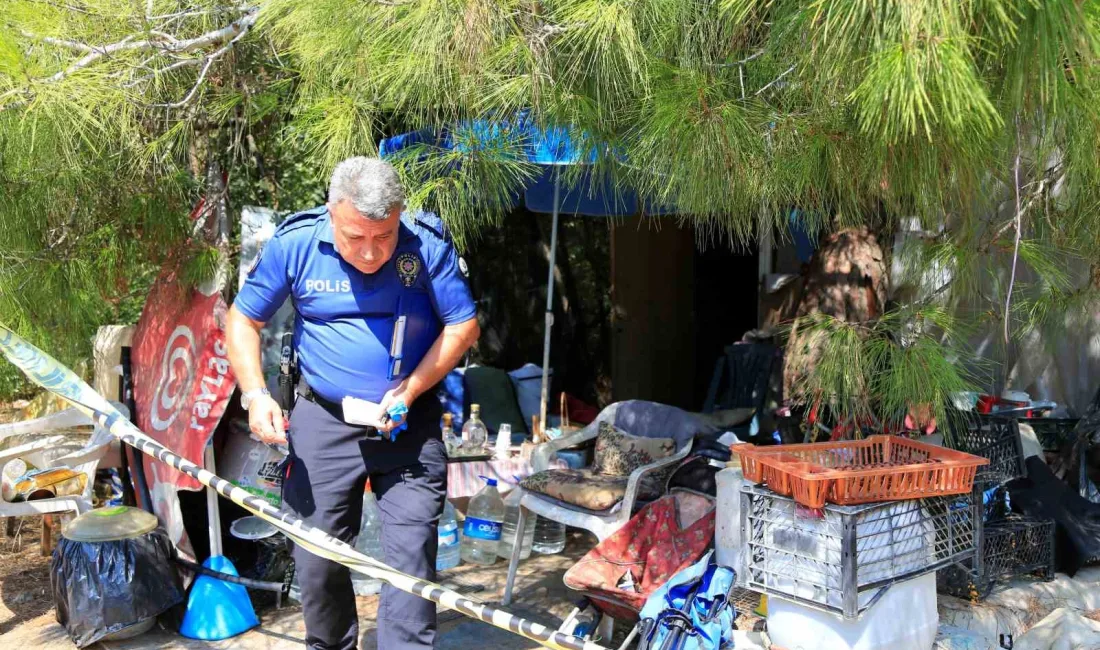 ANTALYA'DA GEÇİMİNİ ATIK MALZEMELERİ