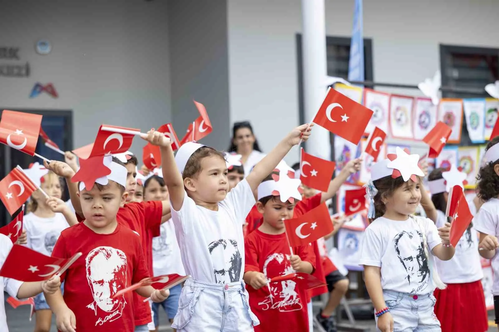 Başkan Seçer: “Bağımsızlık mücadelesinin zaferle taçlandığı gündür bugün”