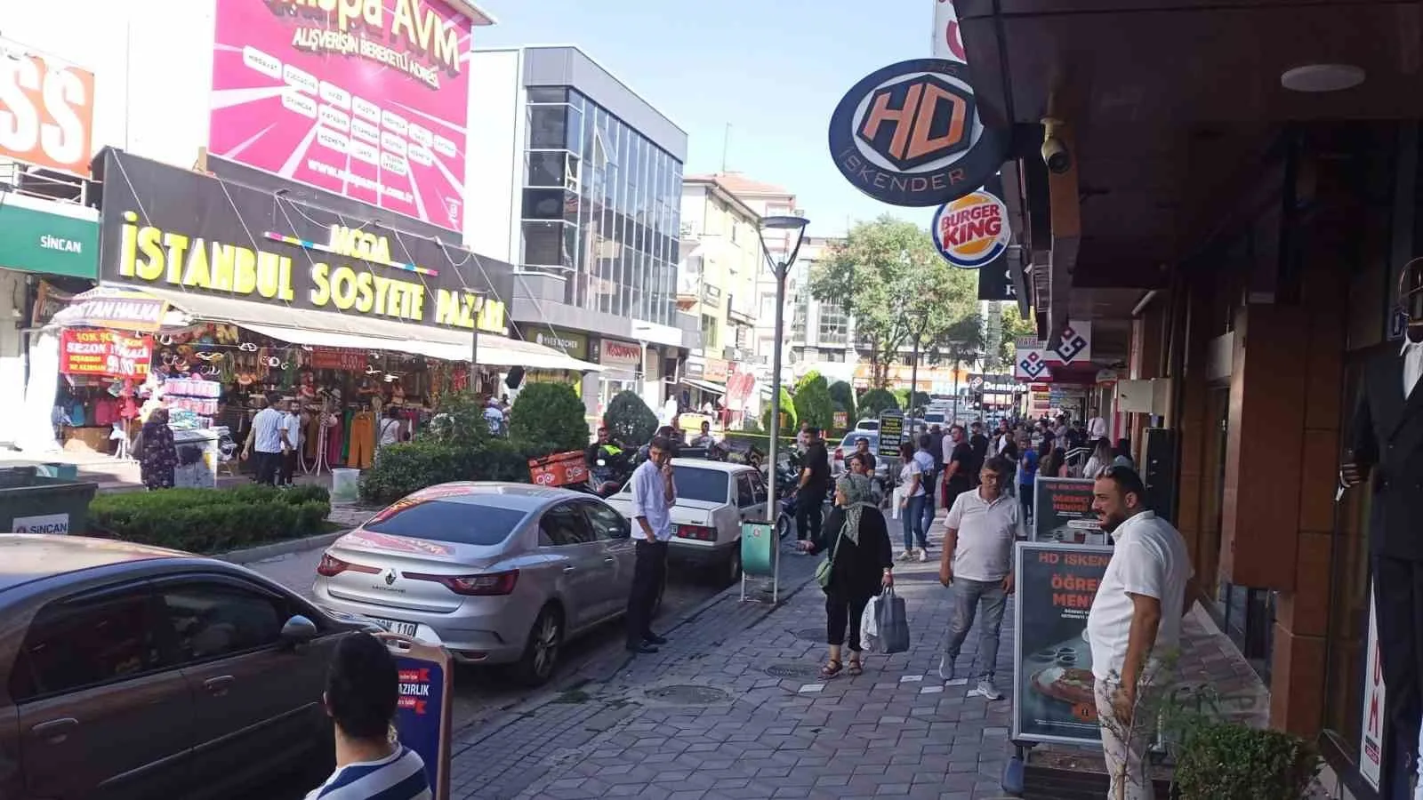 OLAY, ATATÜRK CADDESİ'NDE YAŞANDI