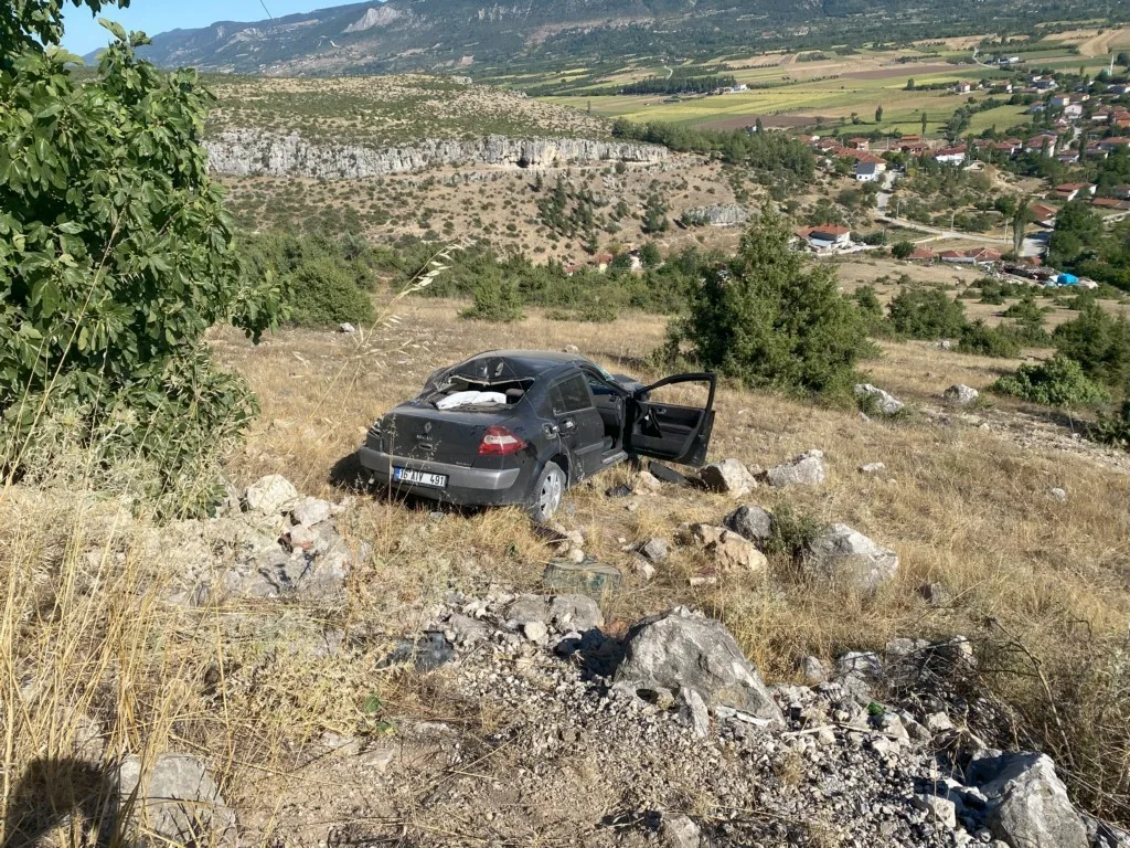 Bilecik’te otomobil şarampole devrildi: 1 yaralı