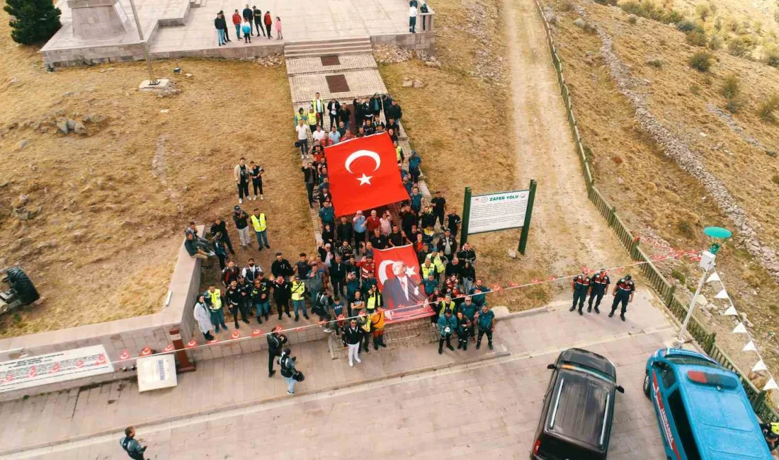 AFYONKARAHİSAR'DA YAKLAŞIK 100 MOTOSİKLETLİ,