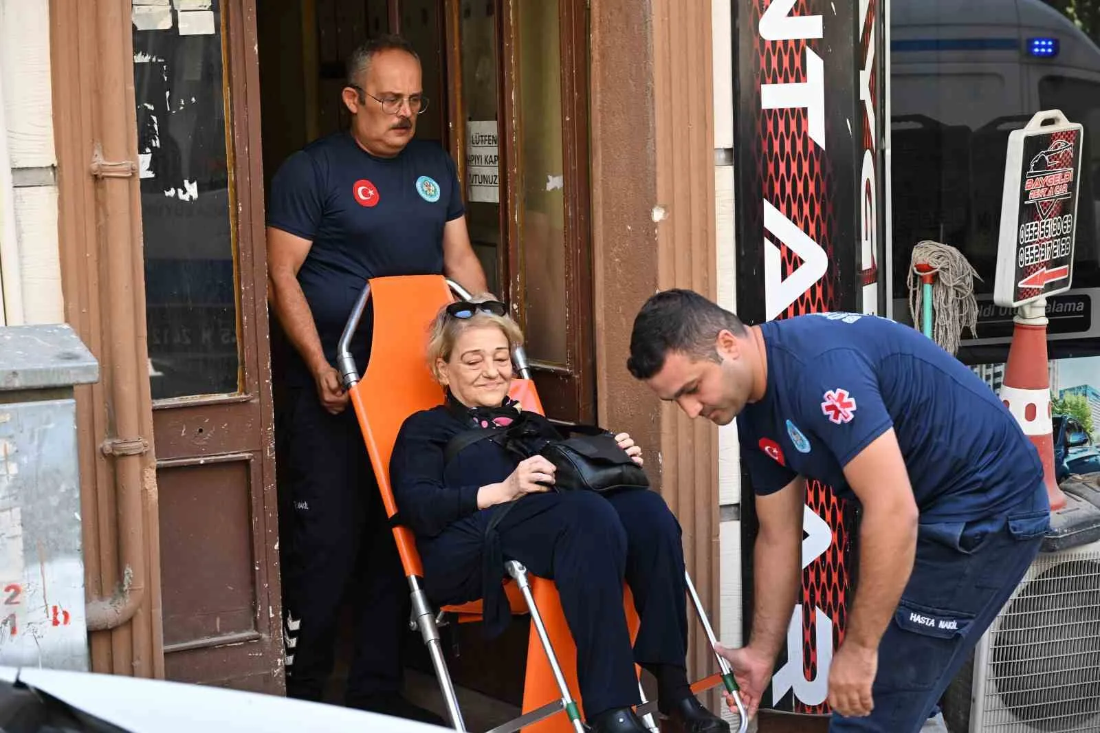 Büyükşehirden vatandaşlara hasta nakil ambulansı hizmeti