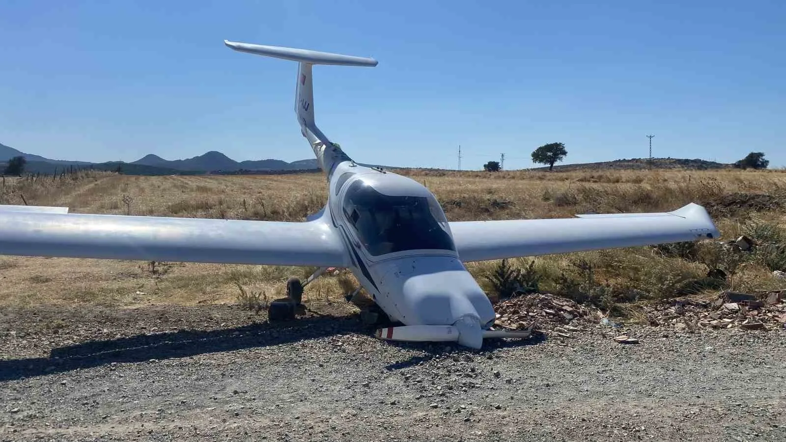 Çanakkale’de motor arızası nedeniyle sert iniş yapan uçağın pilotlarının isimleri belli oldu