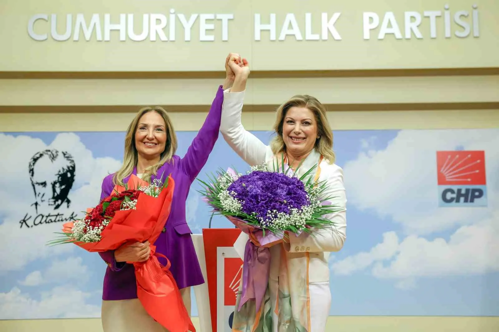 CUMHURİYET HALK PARTİSİ (CHP), KADIN KOLLARI OLAĞAN KURULTAYINDA YENİ KADIN