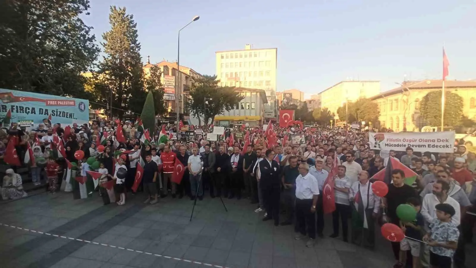 Çorum’da “İsrail’i telin Gazze’ye destek” mitingi