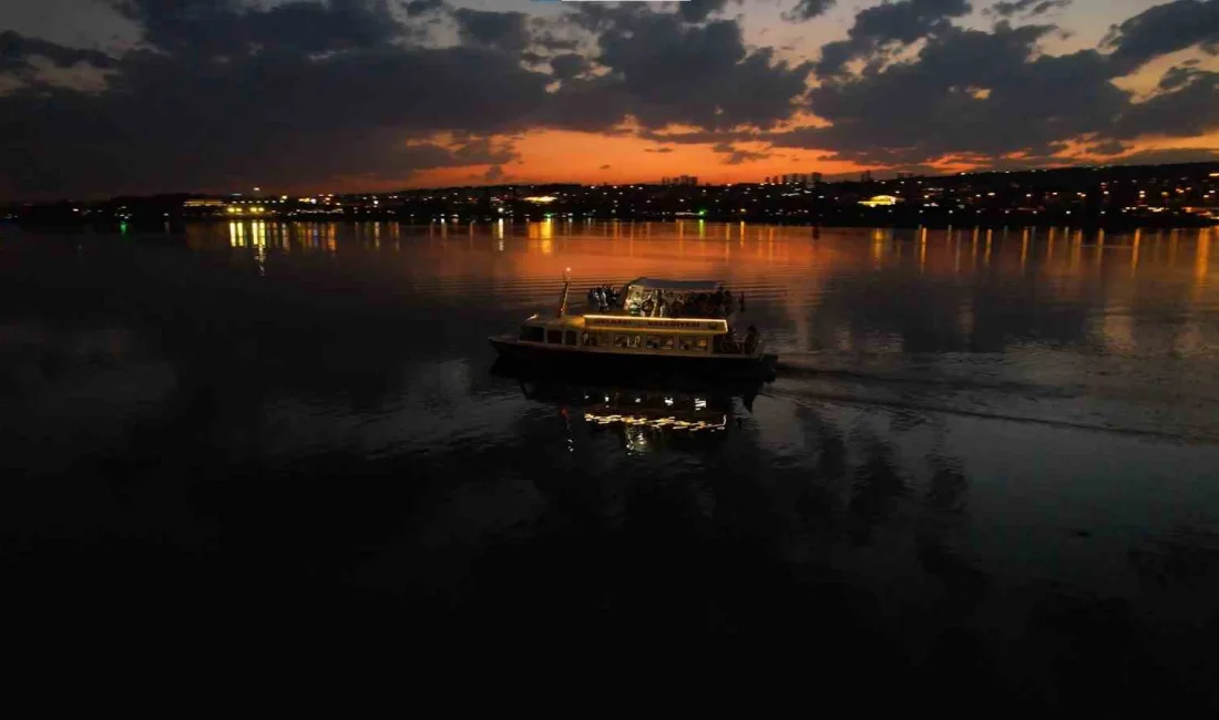 ANKARA’DAKİ MOGAN GÖLÜ'NDEKİ VAPUR TURLARI, VATANDAŞLAR TARAFINDAN YOĞUN İLGİ GÖRÜYOR.