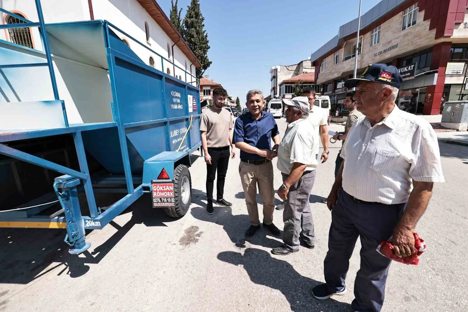 Denizli Büyükşehirden üreticiye ekipman desteği