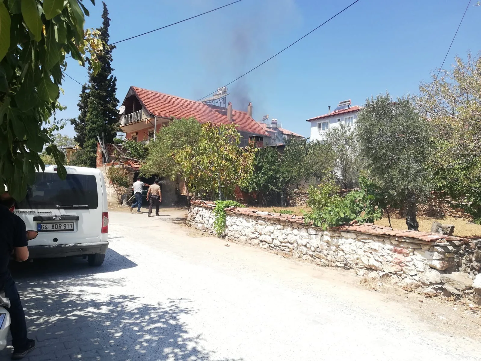 UŞAK’IN EŞME İLÇESİNDE EVİN YANINDA BULUNAN DEPODA ÇIKAN YANGIN KISA