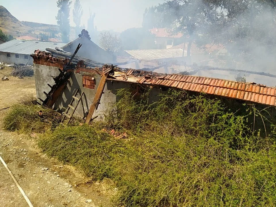 Depoda çıkan yangın maddi hasara yol açtı