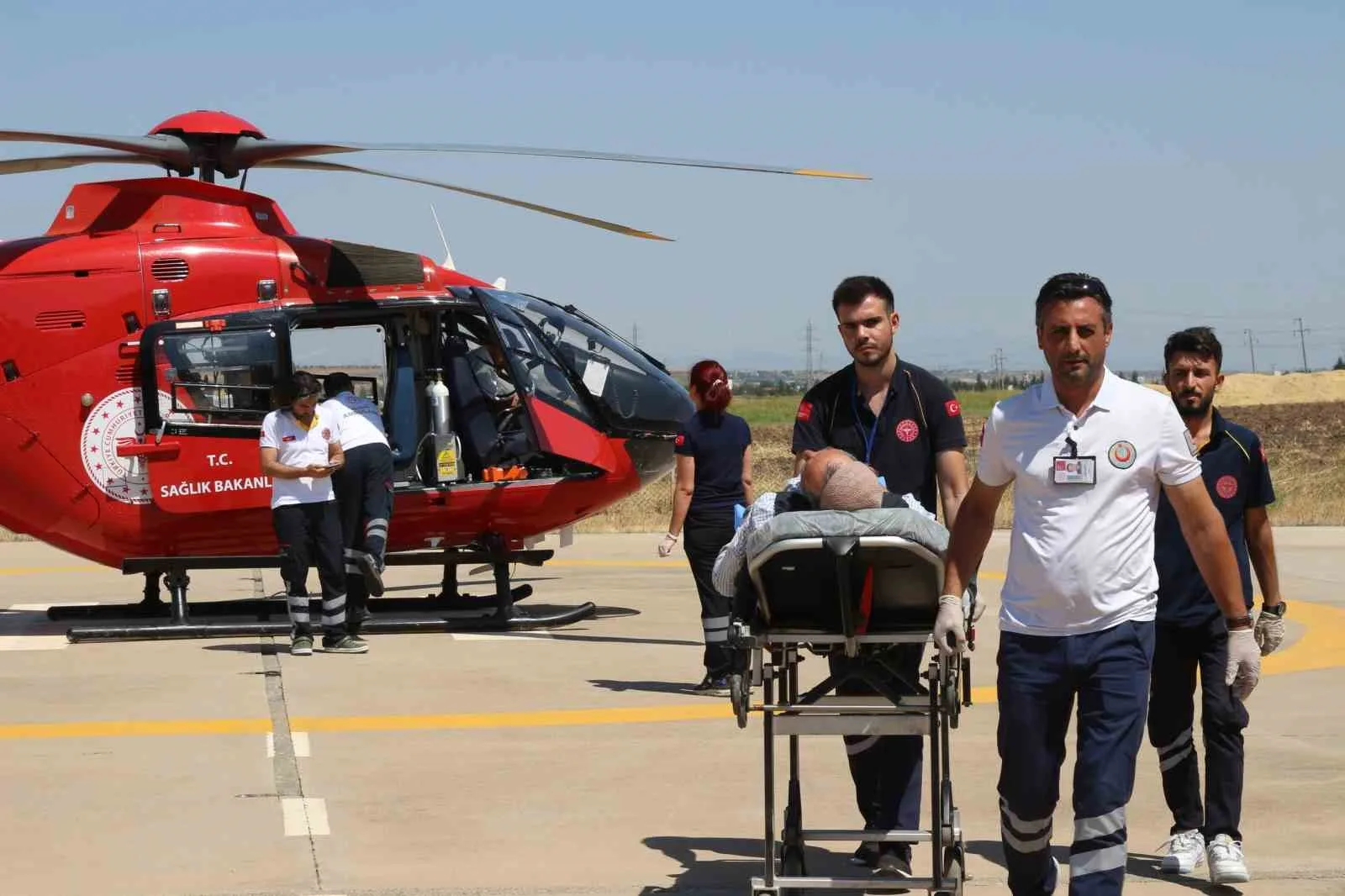 Diyarbakır’da kalp krizi geçiren 72 yaşındaki adam ambulans helikopterle hastaneye sevk edildi