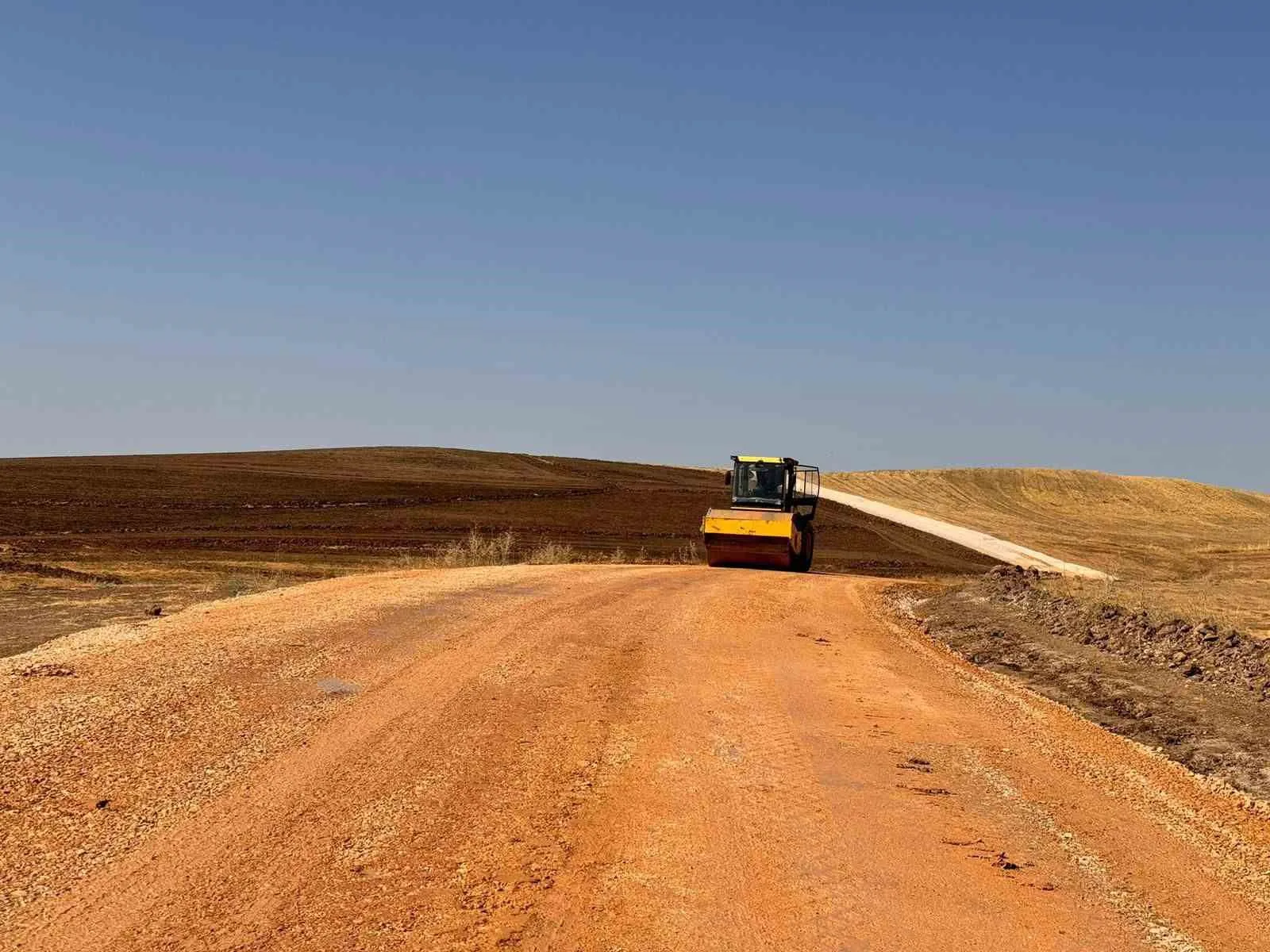 Diyarbakır’ın kırsal mahallelerinde yol çalışmaları sürüyor