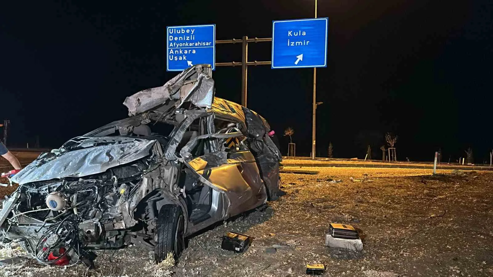 UŞAK’TA MEYDANA GELEN TRAFİK KAZASINDA MİNİBÜS SÜRÜCÜSÜ HAYATINI KAYBETTİİ.