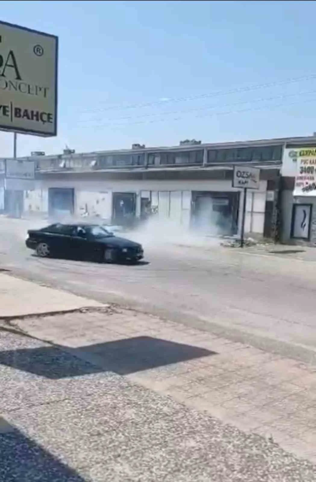 Drift attı, trafiği böyle tehlikeye düşürdü