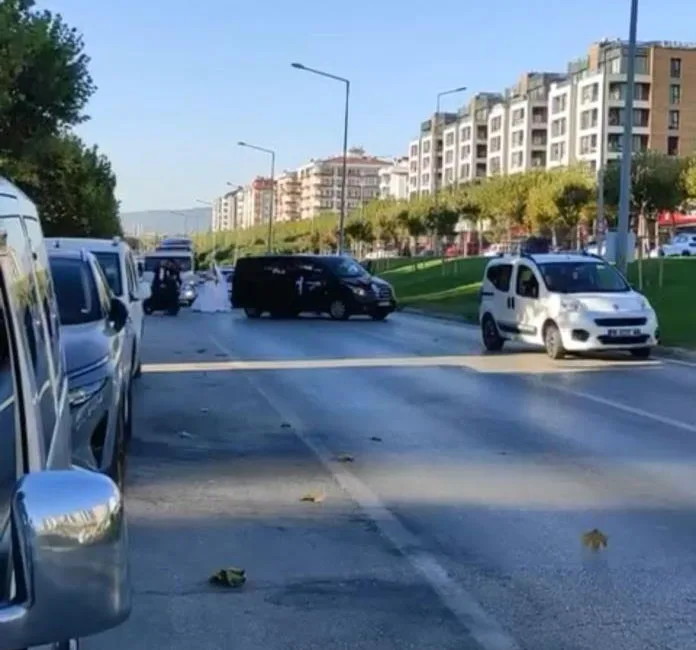 BURSA’DA YOLU TRAFİĞE KAPATAN