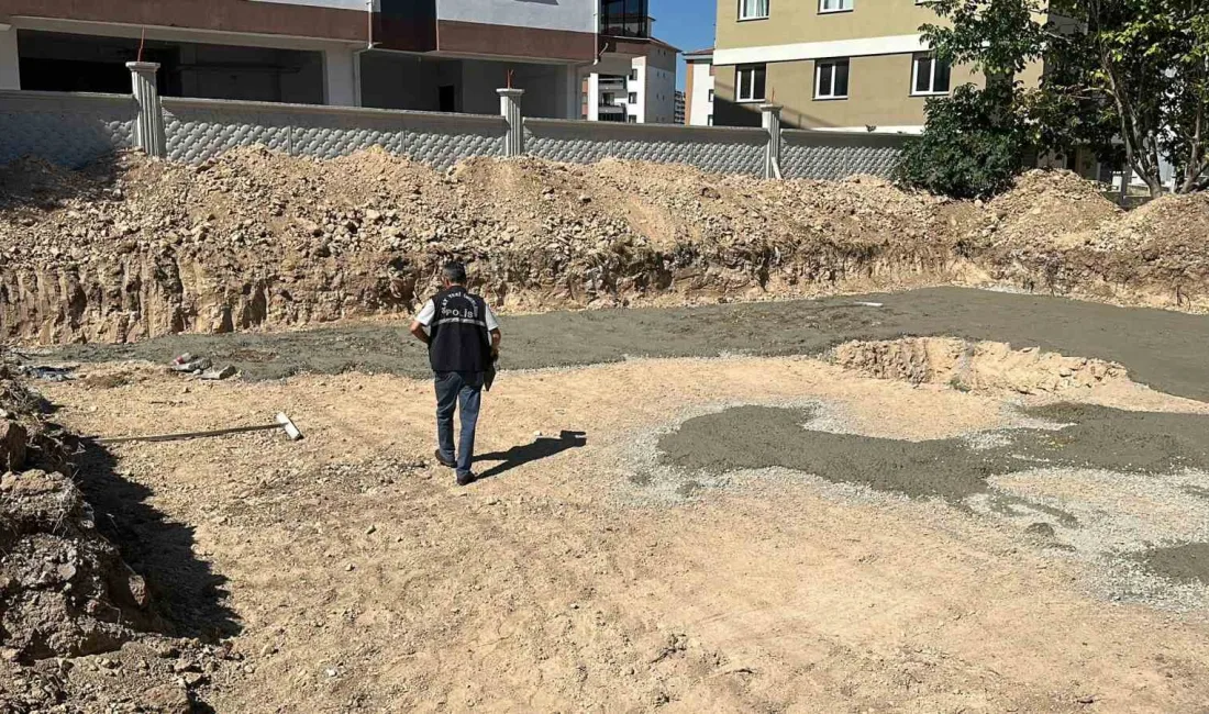 UŞAK’TA BİR İNŞAATIN TEMELİNE BETON ATARKEN ELEKTRİK AKIMINA KAPILAN İŞÇİ