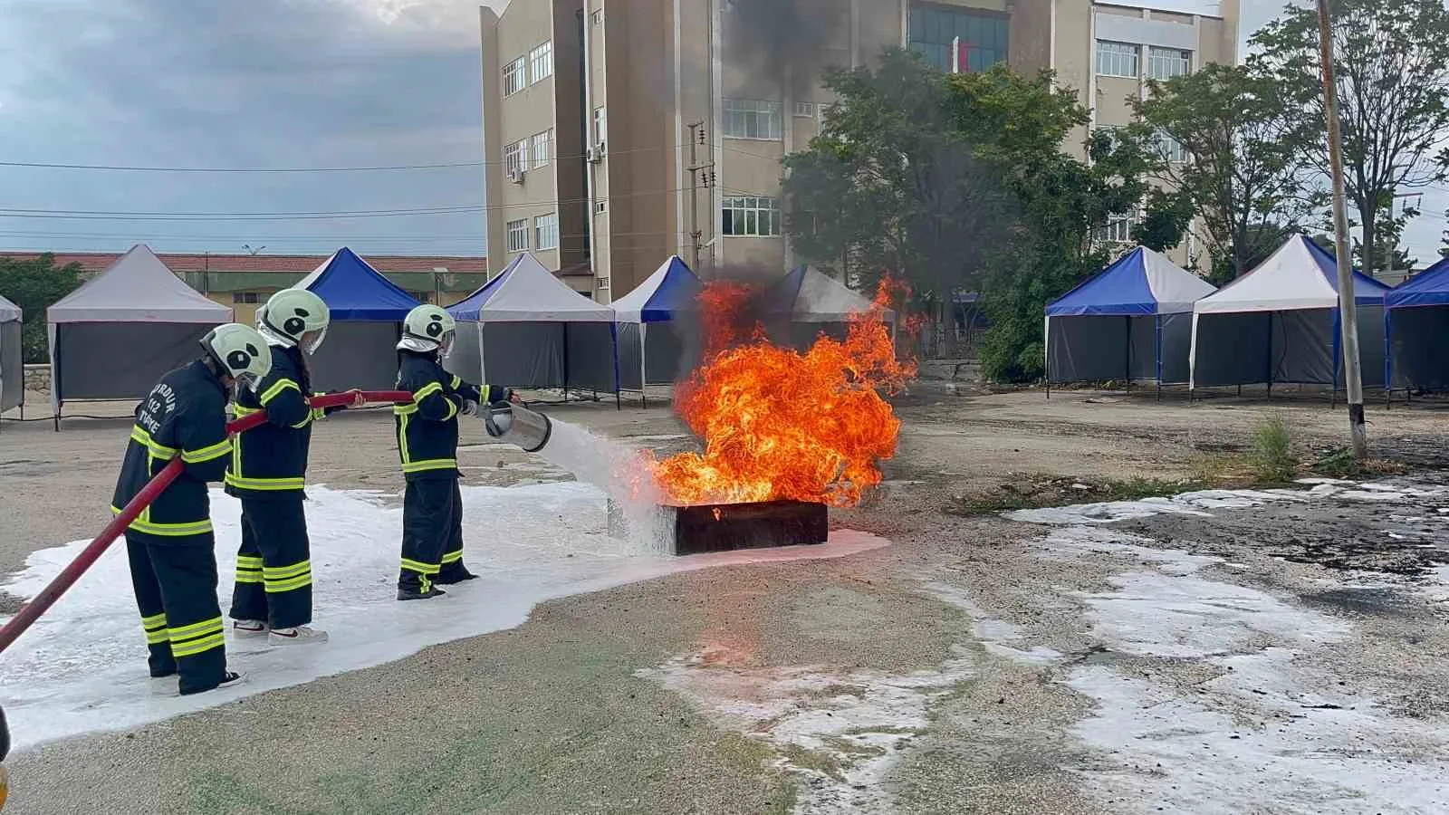 Erasmus programı çerçevesinde Burdur’a gelen 35 gönüllü itfaiyeciye Burdur İtfaiyesi eğitim verdi