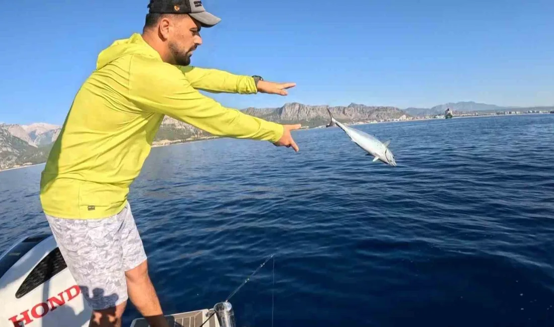 ANTALYA'DA EŞİYLE BİRLİKTE BALIĞA