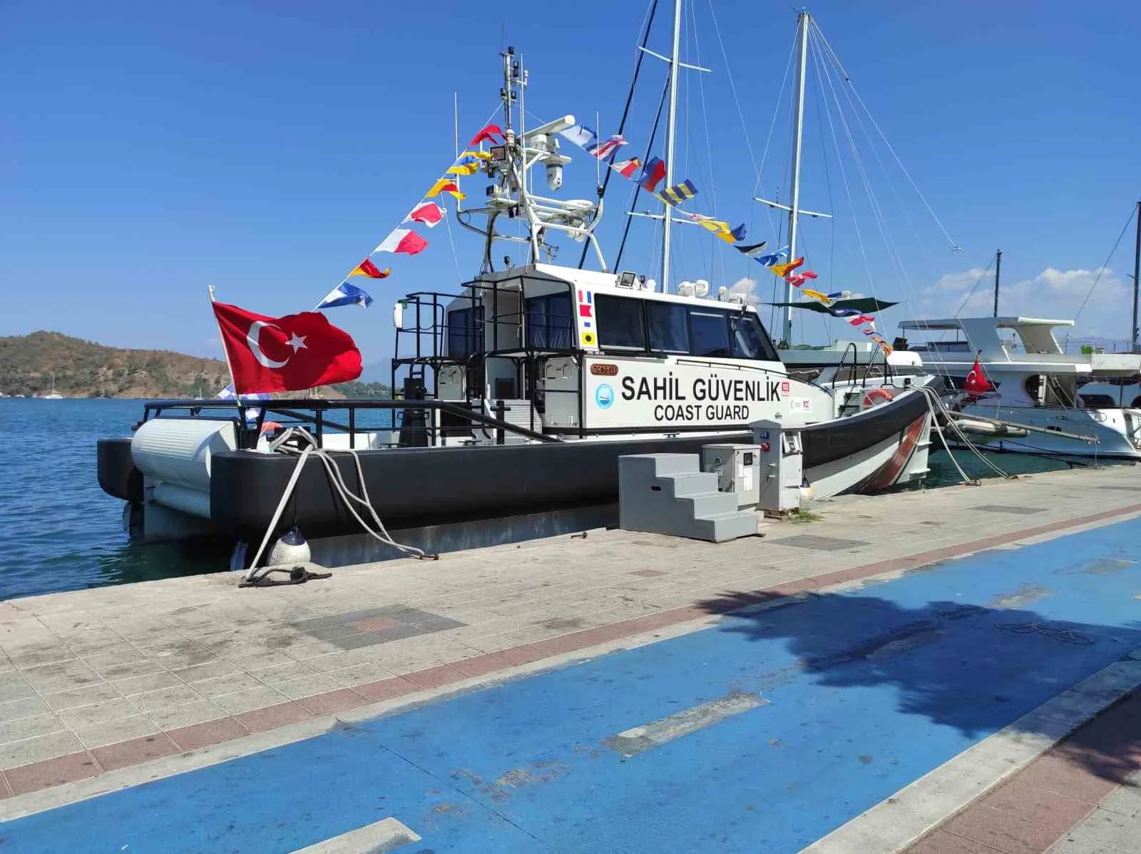 Fethiye’de Sahil Güvenlik Botu ziyaretçilerini ağırladı