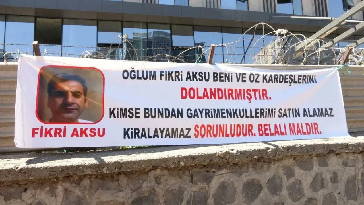 Baba, Dolandırıcılık İddiasıyla Oğluna Karşı Afişle İsyan Etti