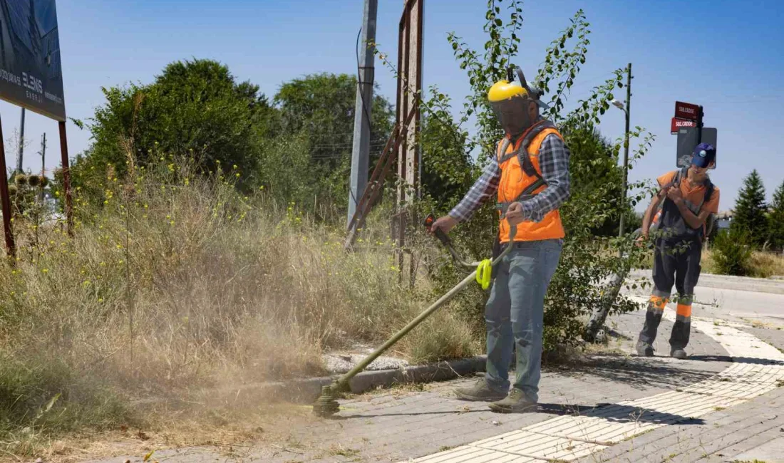 GÖLBAŞI BELEDİYESİ EKİPLERİ TARAFINDAN İLÇENİN DÖRT BİR YANINDA TEMİZLİK ÇALIŞMALARINA